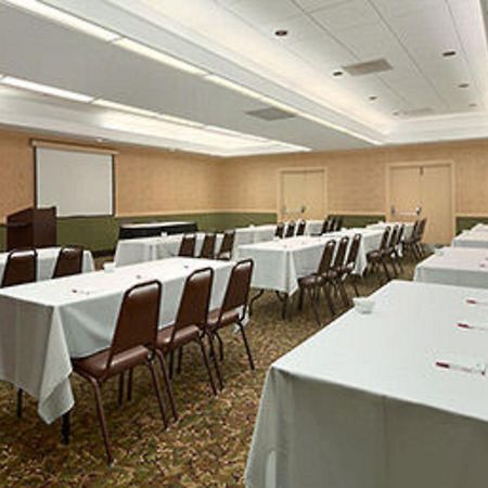 Ramada Burlington Hotel And Conference Center 外观 照片