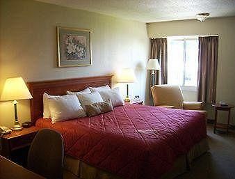 Ramada Burlington Hotel And Conference Center 外观 照片
