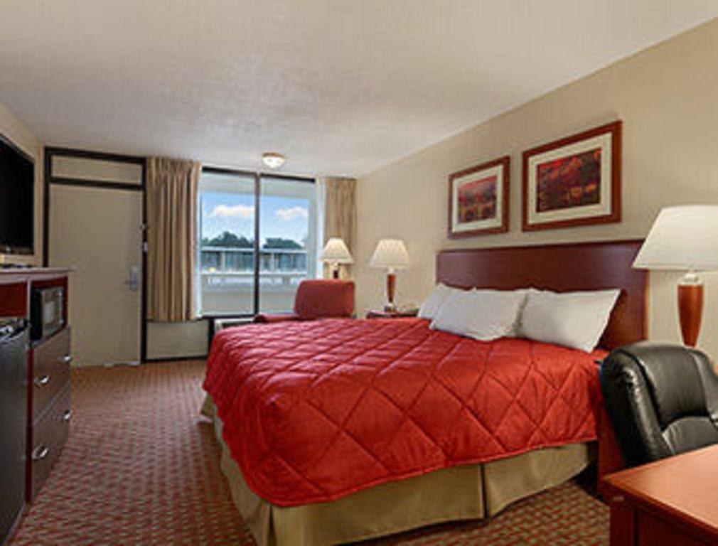 Ramada Burlington Hotel And Conference Center 客房 照片