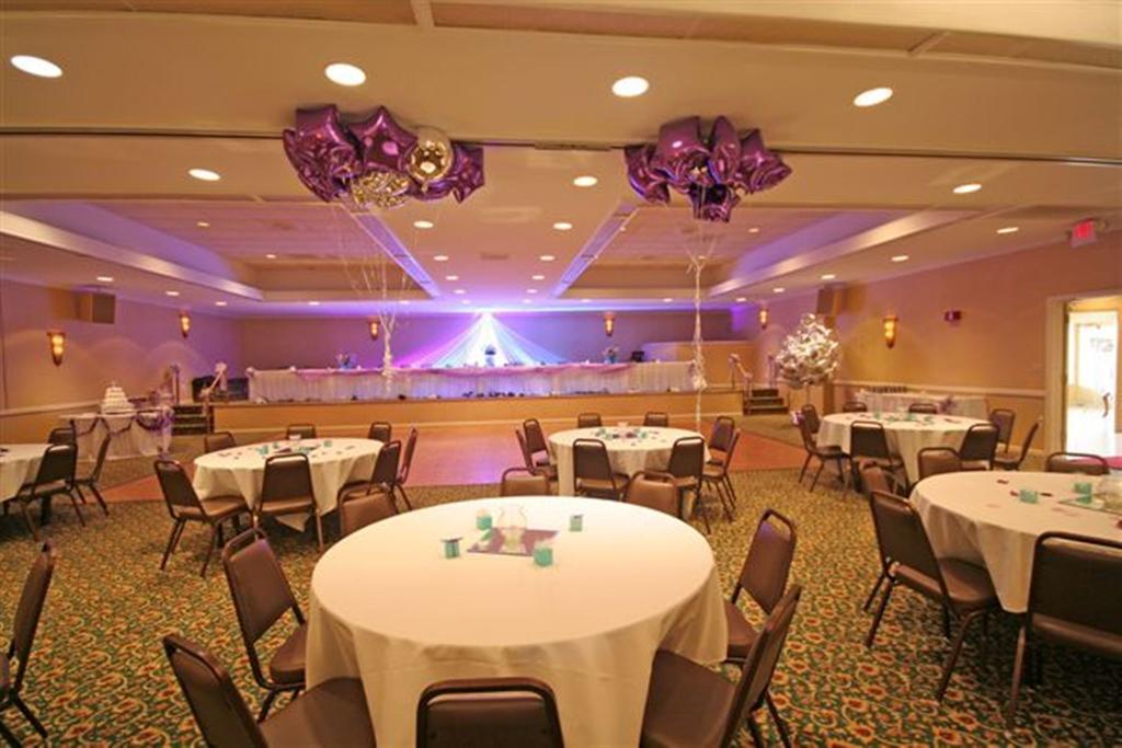 Ramada Burlington Hotel And Conference Center 外观 照片