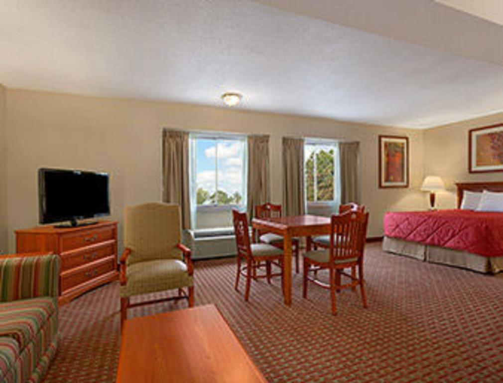 Ramada Burlington Hotel And Conference Center 外观 照片