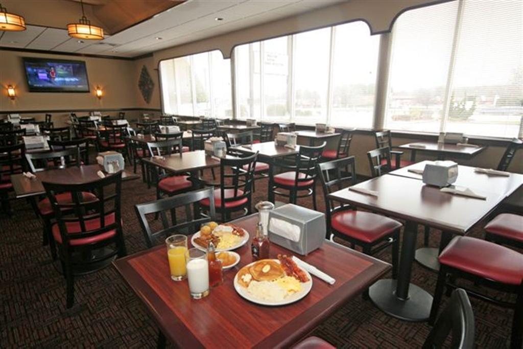Ramada Burlington Hotel And Conference Center 外观 照片