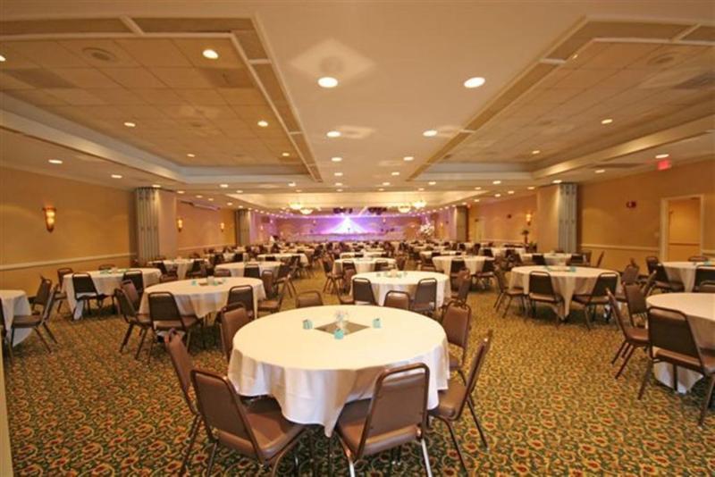 Ramada Burlington Hotel And Conference Center 外观 照片