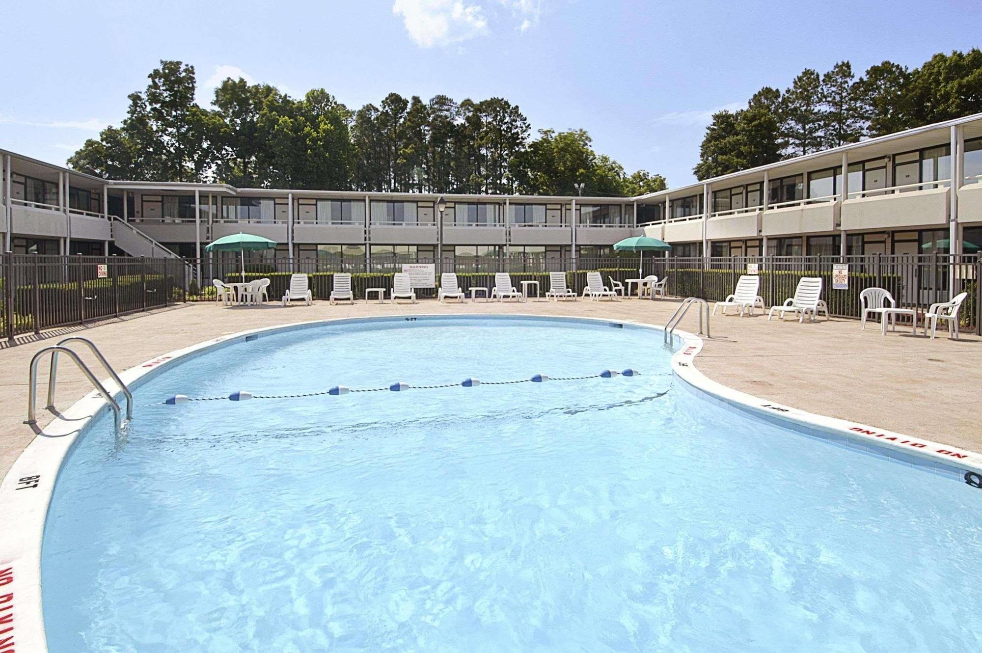 Ramada Burlington Hotel And Conference Center 设施 照片