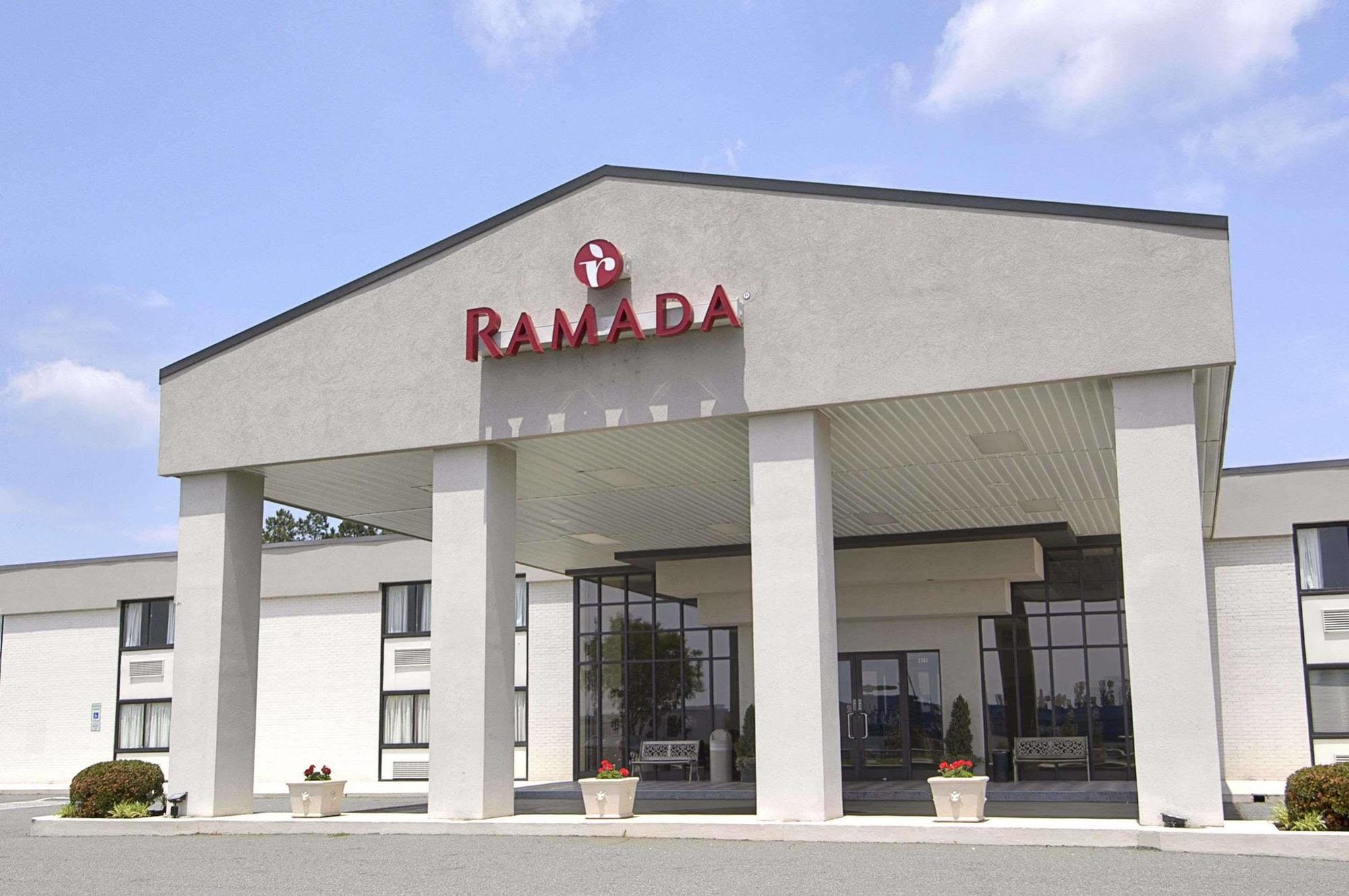 Ramada Burlington Hotel And Conference Center 外观 照片